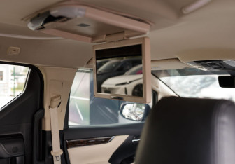 Подержанный автомобиль Toyota Alphard 2018 года (19 фото)