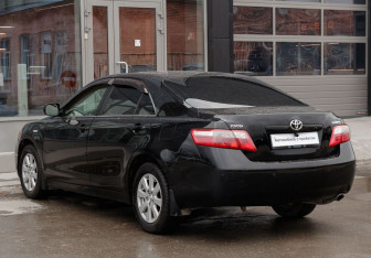 Подержанный автомобиль Toyota Camry Sedan 2006 года (7 фото)