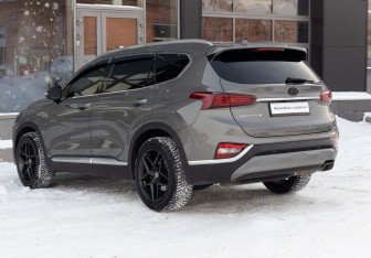 Подержанный автомобиль Hyundai Santa Fe 2018 года (7 фото)