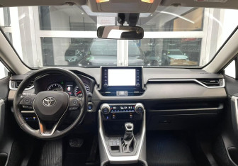 Подержанный автомобиль Toyota RAV4 2019 года (14 фото)