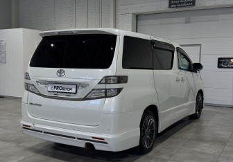 Подержанный автомобиль Toyota Vellfire 2008 года (5 фото)