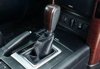 Подержанный автомобиль Toyota Land Cruiser Prado 2017 года (15 фото)