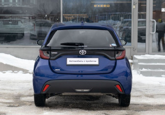 Подержанный автомобиль Toyota Yaris Hatchback 2020 года (6 фото)