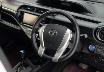 Подержанный автомобиль Toyota Aqua 2016 года (11 фото)