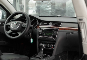 Подержанный автомобиль Skoda Superb Wagon 2012 года (10 фото)