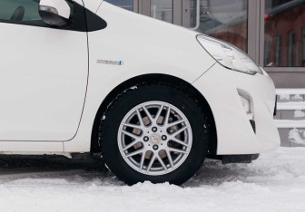 Подержанный автомобиль Toyota Aqua 2016 года (9 фото)