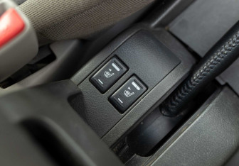 Подержанный автомобиль Nissan X-Trail 2005 года (16 фото)