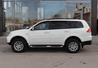 Подержанный автомобиль Mitsubishi Pajero Sport 2011 года (8 фото)