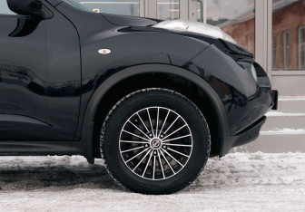 Подержанный автомобиль Nissan Juke 2011 года (9 фото)