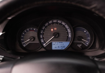 Подержанный автомобиль Toyota Corolla Sedan 2013 года (13 фото)