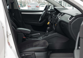 Подержанный автомобиль Skoda Octavia Wagon 2013 года (20 фото)