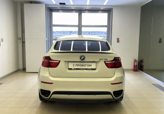 Подержанный автомобиль BMW X6 2013 года (5 фото)