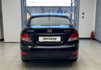 Подержанный автомобиль Hyundai Solaris Sedan 2012 года (5 фото)