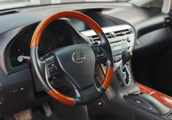 Подержанный автомобиль Lexus RX 2009 года (11 фото)