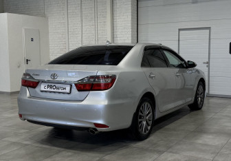 Подержанный автомобиль Toyota Camry Sedan 2017 года (7 фото)