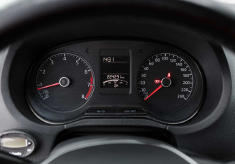 Подержанный автомобиль Volkswagen Polo Sedan 2015 года (12 фото)