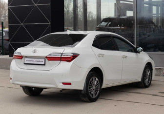 Подержанный автомобиль Toyota Corolla Sedan 2018 года (5 фото)