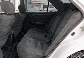 Подержанный автомобиль Toyota Carina Sedan 2001 года (16 фото)