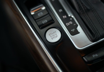 Подержанный автомобиль Audi Q5 2013 года (17 фото)