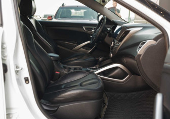 Подержанный автомобиль Hyundai Veloster 2012 года (20 фото)