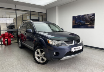 Подержанный автомобиль Mitsubishi Outlander 2008 года (3 фото)