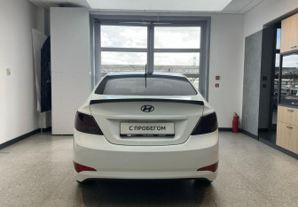 Подержанный автомобиль Hyundai Solaris Sedan 2015 года (6 фото)