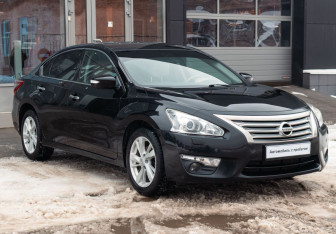 Подержанный автомобиль Nissan Teana 2014 года (3 фото)