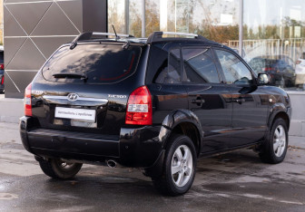 Подержанный автомобиль Hyundai Tucson 2008 года (5 фото)