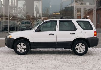 Подержанный автомобиль Ford Escape 2005 года (8 фото)