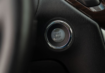 Подержанный автомобиль Nissan Pathfinder 2014 года (15 фото)