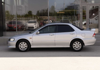 Подержанный автомобиль Honda Accord Sedan 2002 года (8 фото)