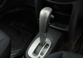 Подержанный автомобиль Nissan Note 2010 года (14 фото)