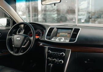 Подержанный автомобиль Nissan Teana 2010 года (10 фото)