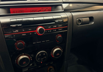 Подержанный автомобиль Mazda 3 Sedan 2008 года (10 фото)