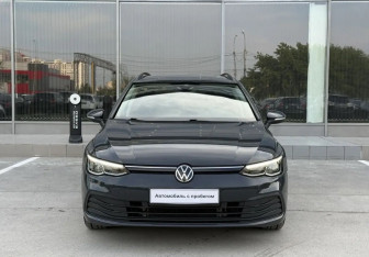 Подержанный автомобиль Volkswagen Golf Wagon 2021 года (2 фото)