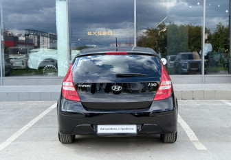 Подержанный автомобиль Hyundai i30 Hatchback 2011 года (4 фото)