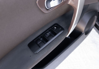 Подержанный автомобиль Nissan Qashqai 2007 года (15 фото)