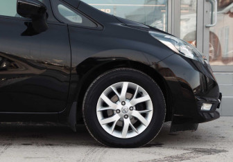 Подержанный автомобиль Nissan Note 2017 года (9 фото)