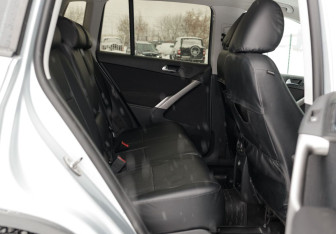 Подержанный автомобиль Volkswagen Tiguan 2009 года (17 фото)