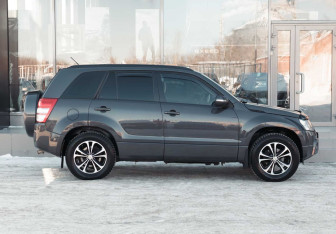 Подержанный автомобиль Suzuki Grand Vitara 2011 года (4 фото)