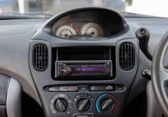 Подержанный автомобиль Toyota FunCargo 1999 года (13 фото)