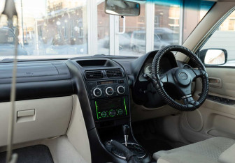 Подержанный автомобиль Toyota Altezza Sedan 2002 года (13 фото)