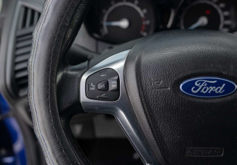 Подержанный автомобиль Ford EcoSport 2015 года (12 фото)