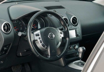 Подержанный автомобиль Nissan Qashqai 2011 года (11 фото)