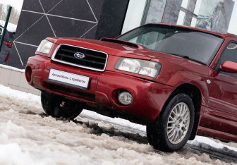 Подержанный автомобиль Subaru Forester Suv 2002 года (10 фото)