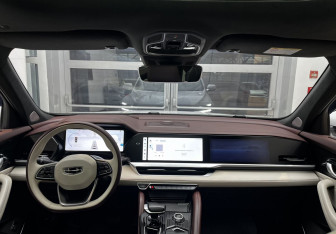 Подержанный автомобиль Geely Monjaro 2023 года (10 фото)