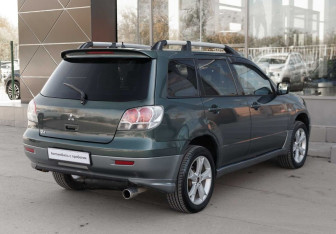 Подержанный автомобиль Mitsubishi Outlander 2004 года (5 фото)