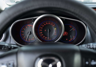 Подержанный автомобиль Mazda CX-7 2011 года (13 фото)