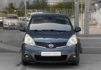 Подержанный автомобиль Nissan Note 2012 года (2 фото)