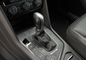 Подержанный автомобиль Volkswagen Tiguan 2018 года (15 фото)